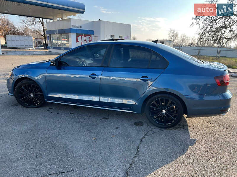 Седан Volkswagen Jetta 2016 в Днепре