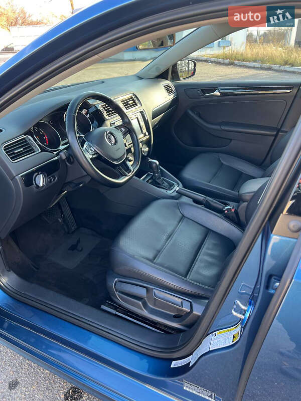 Седан Volkswagen Jetta 2016 в Днепре