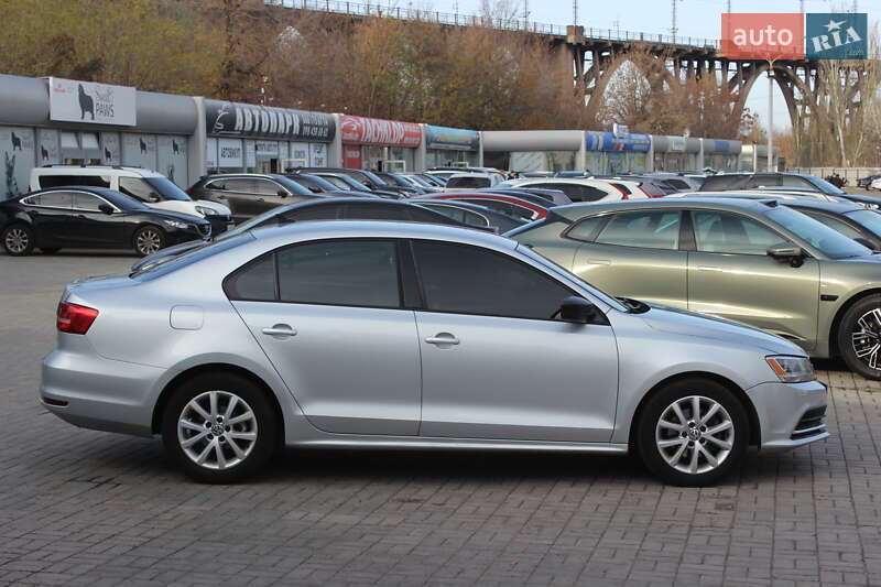 Седан Volkswagen Jetta 2015 в Днепре