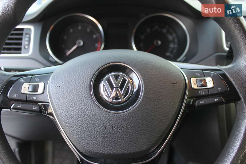 Седан Volkswagen Jetta 2015 в Днепре