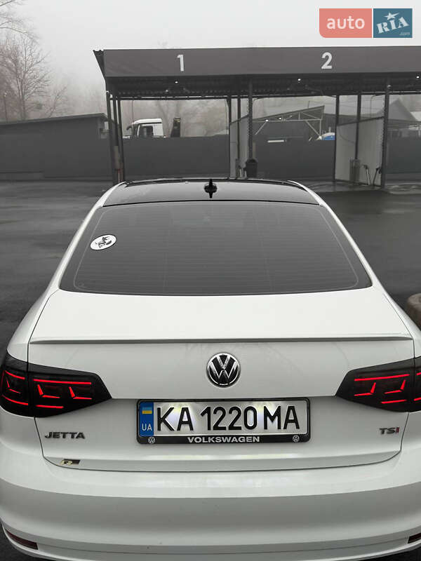 Седан Volkswagen Jetta 2016 в Киеве
