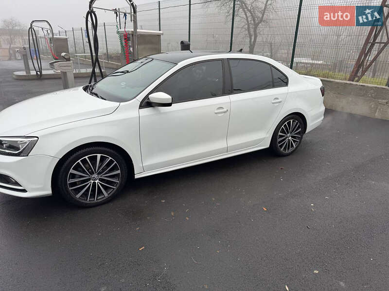 Седан Volkswagen Jetta 2016 в Киеве