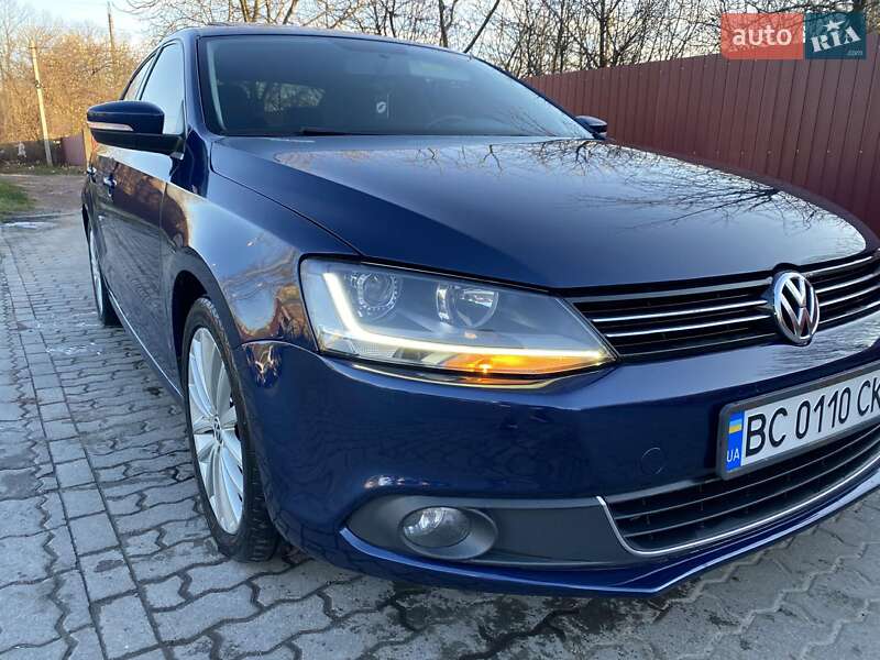 Седан Volkswagen Jetta 2012 в Львове