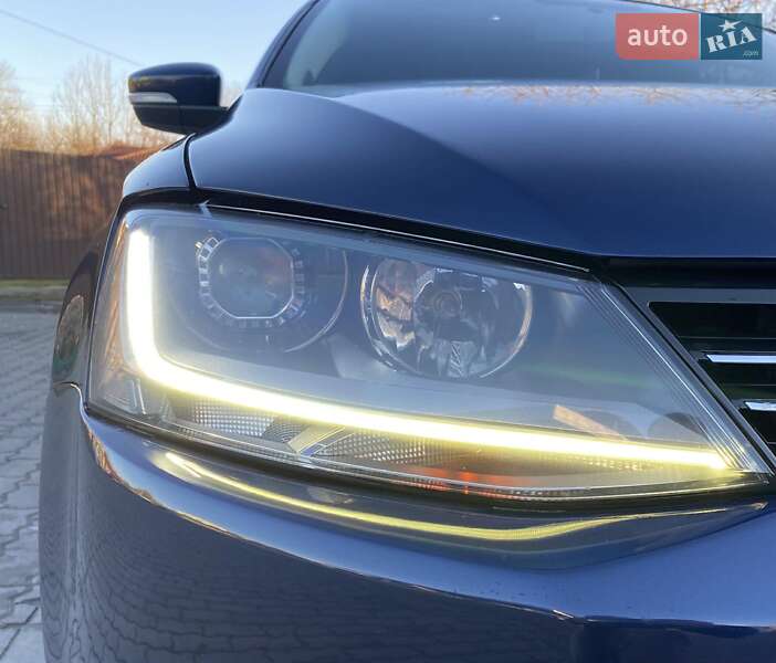 Седан Volkswagen Jetta 2012 в Львове