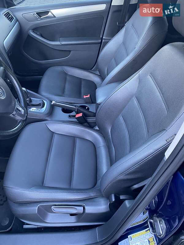 Седан Volkswagen Jetta 2012 в Львове