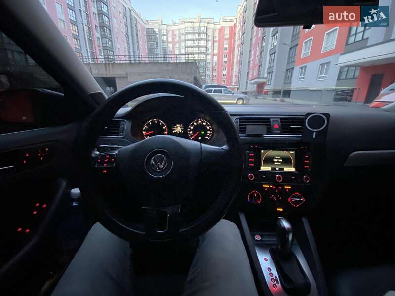 Седан Volkswagen Jetta 2012 в Львове