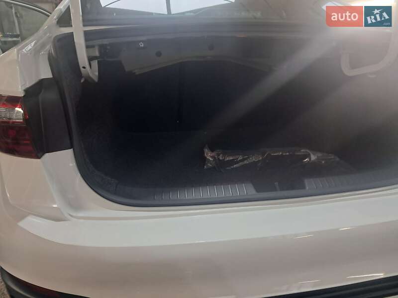 Седан Volkswagen Jetta 2023 в Львове