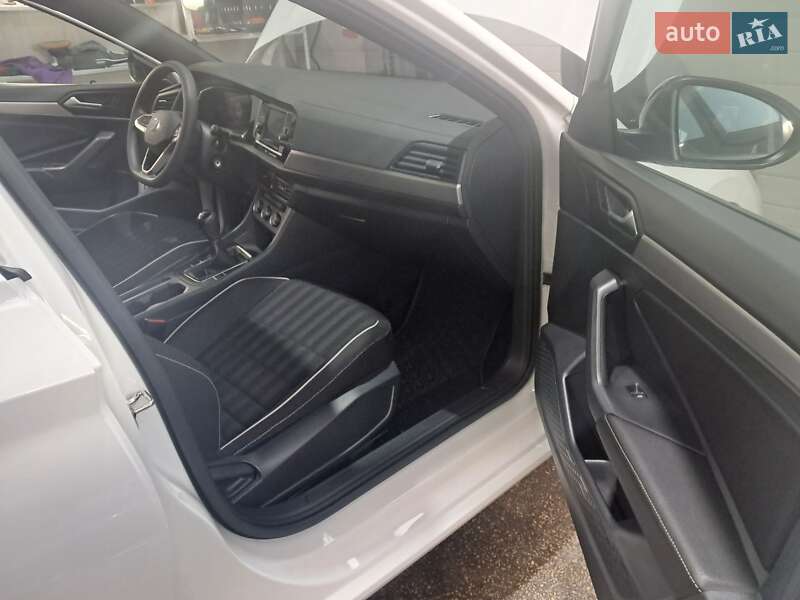 Седан Volkswagen Jetta 2023 в Львове