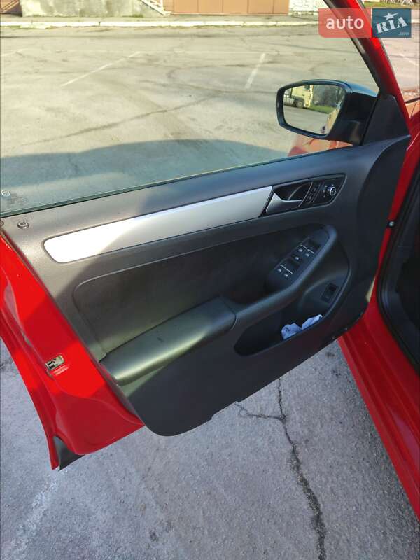 Седан Volkswagen Jetta 2013 в Верхнеднепровске