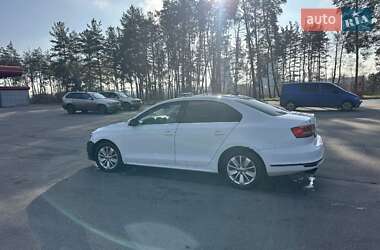 Седан Volkswagen Jetta 2015 в Харкові