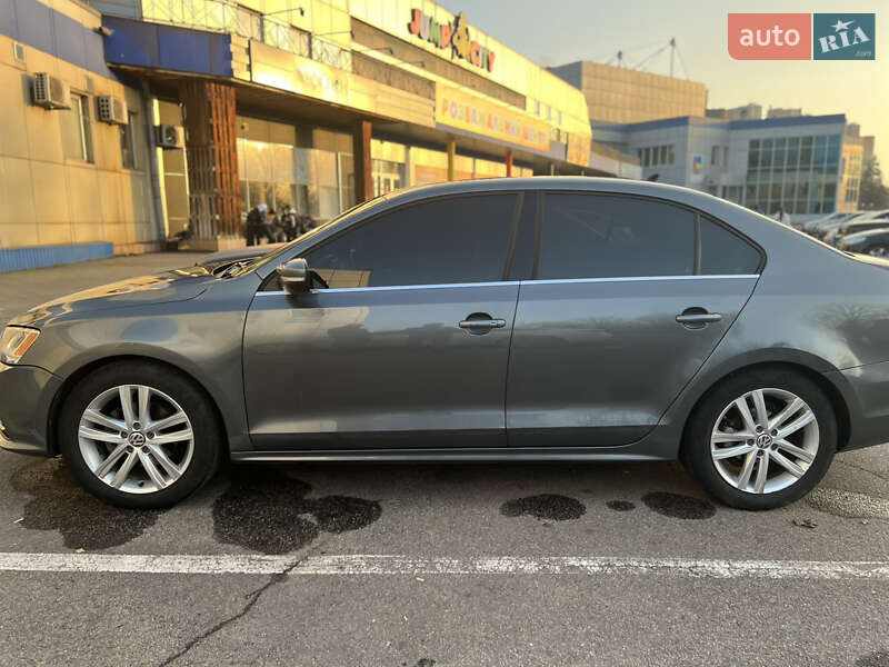 Седан Volkswagen Jetta 2015 в Кривом Роге