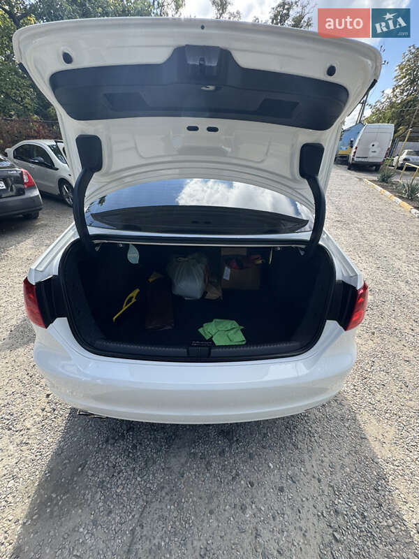 Седан Volkswagen Jetta 2013 в Нікополі