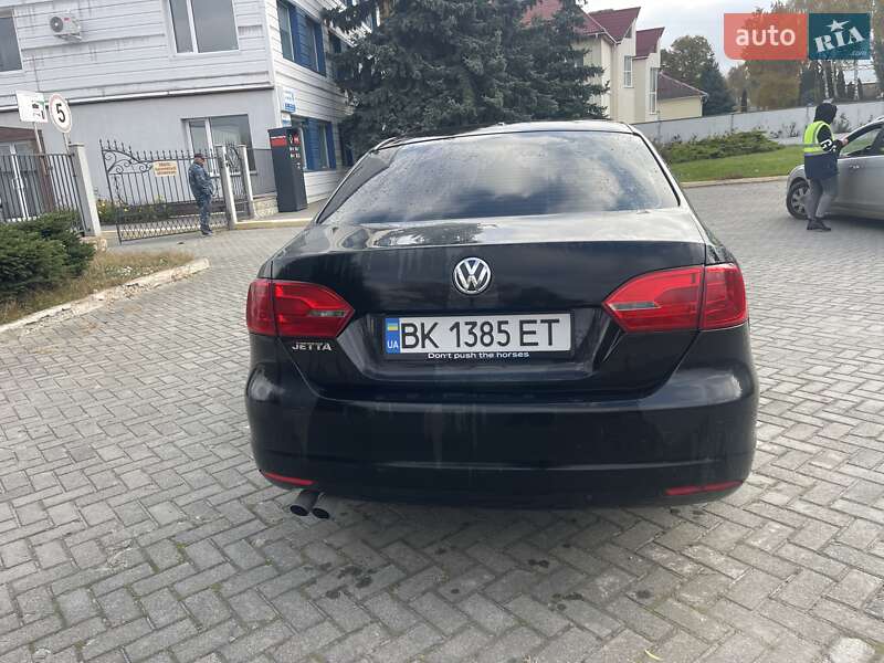 Седан Volkswagen Jetta 2013 в Ровно