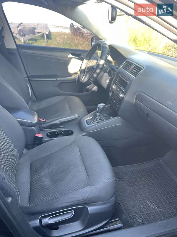 Седан Volkswagen Jetta 2013 в Ровно