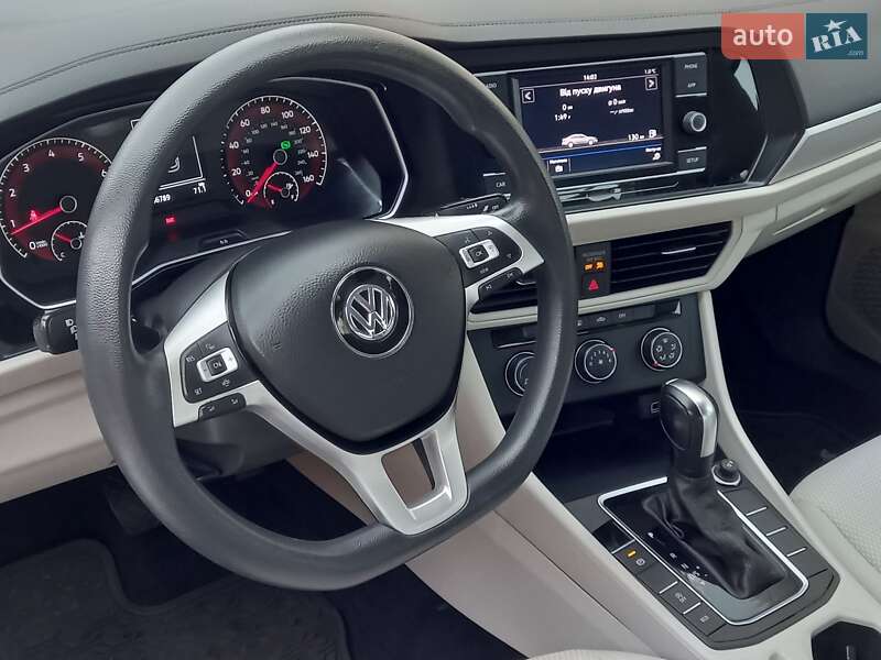 Седан Volkswagen Jetta 2019 в Львове