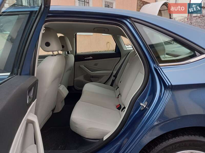 Седан Volkswagen Jetta 2019 в Львове