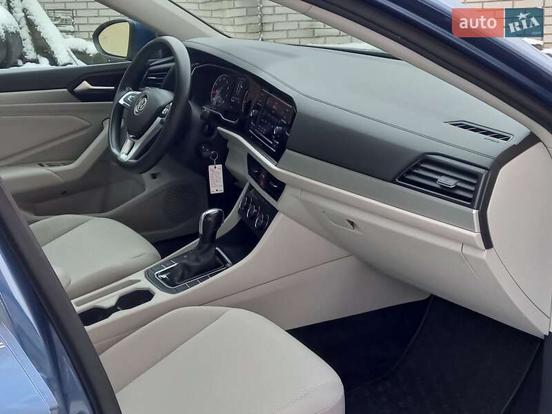 Седан Volkswagen Jetta 2019 в Львове