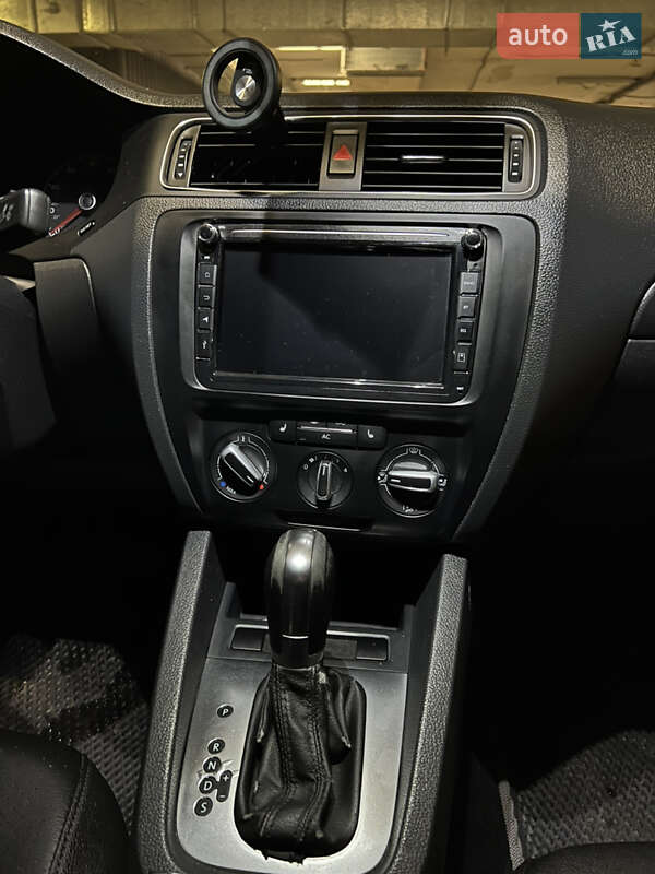 Седан Volkswagen Jetta 2011 в Чернигове