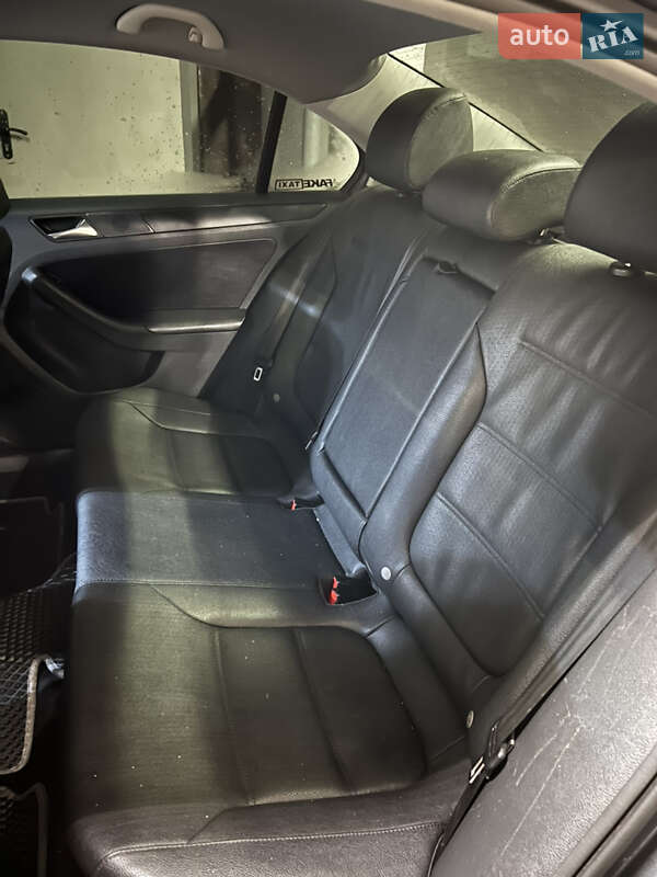 Седан Volkswagen Jetta 2011 в Чернигове