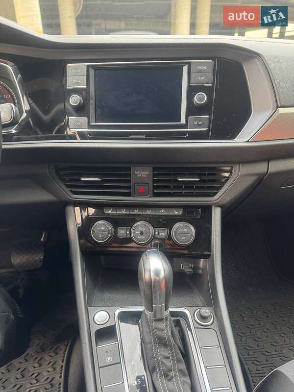 Седан Volkswagen Jetta 2019 в Сумах