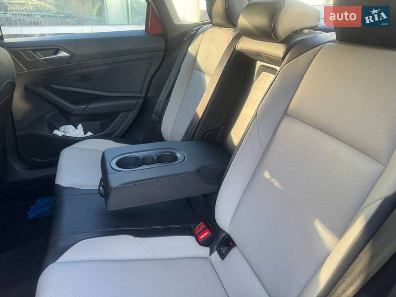 Седан Volkswagen Jetta 2019 в Сумах