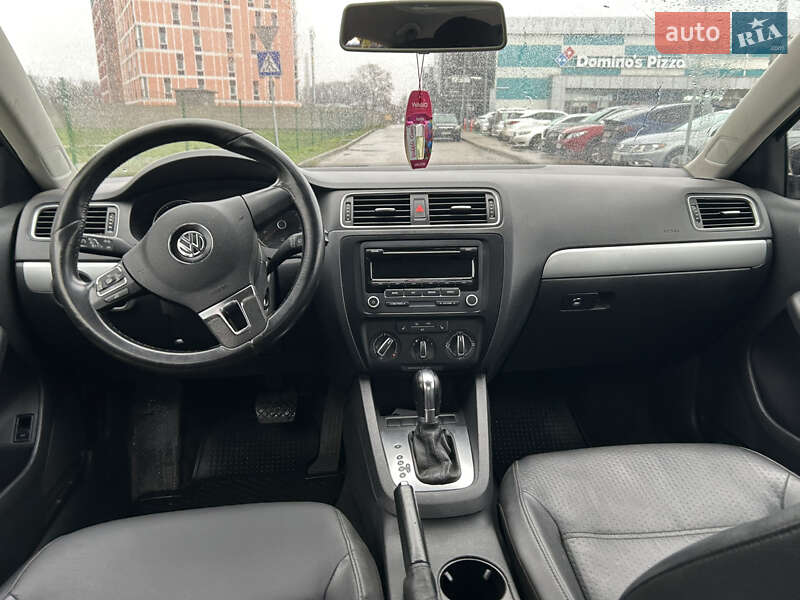Седан Volkswagen Jetta 2013 в Києві фото 10 Седан Volkswagen Jetta 2013 в Києві