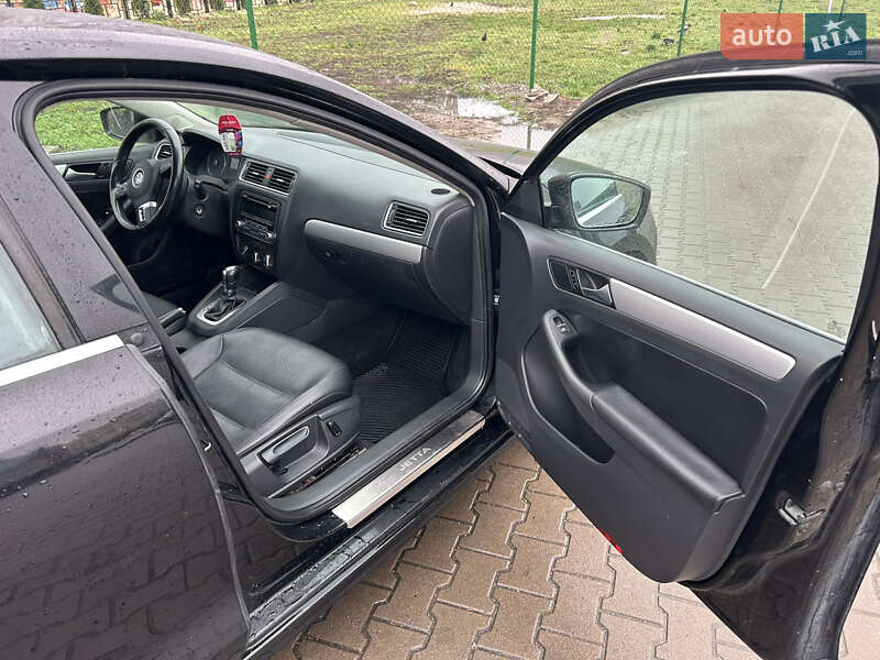 Седан Volkswagen Jetta 2013 в Києві фото 13 Седан Volkswagen Jetta 2013 в Києві