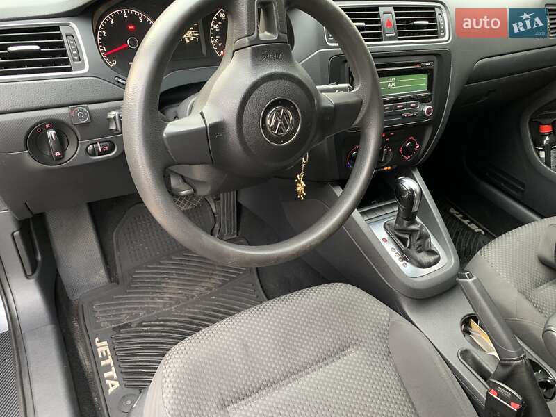 Седан Volkswagen Jetta 2013 в Краматорську