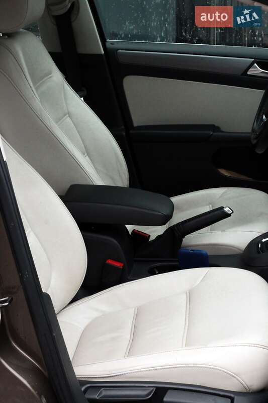 Седан Volkswagen Jetta 2014 в Хмельницком