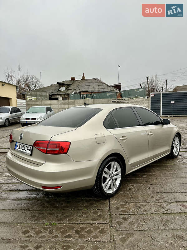 Седан Volkswagen Jetta 2015 в Харькове