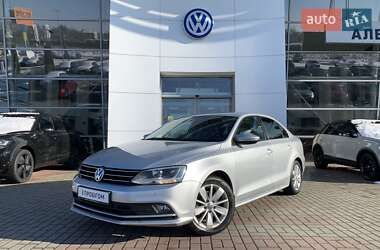 Седан Volkswagen Jetta 2016 в Львові