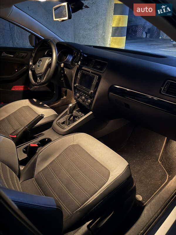 Седан Volkswagen Jetta 2016 в Києві