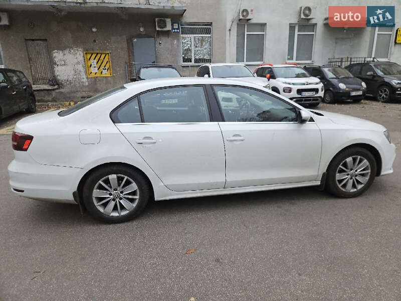 Седан Volkswagen Jetta 2016 в Києві