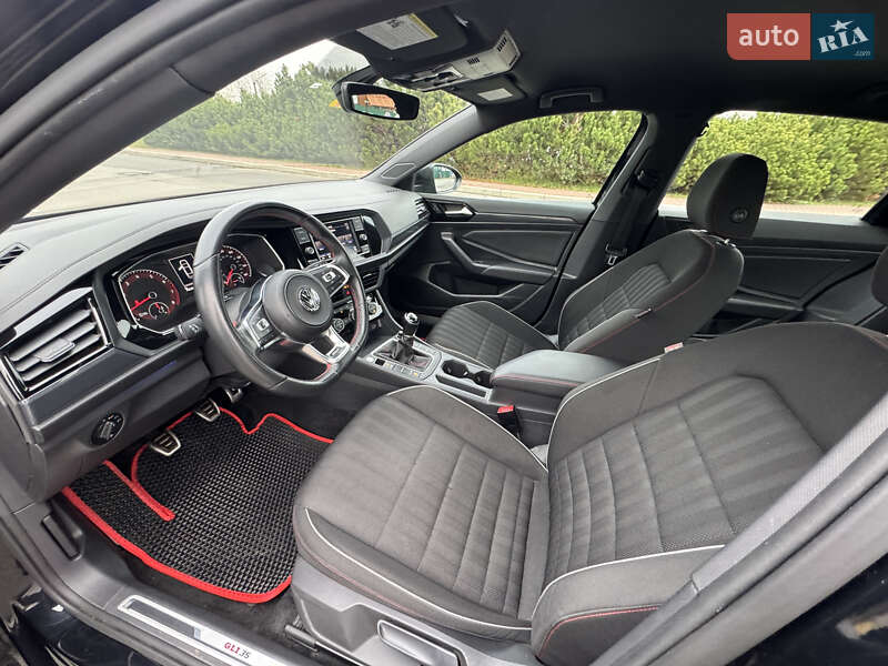 Седан Volkswagen Jetta 2018 в Киеве