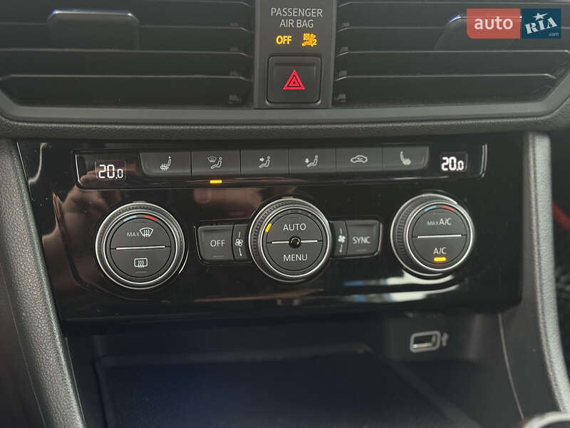 Седан Volkswagen Jetta 2018 в Киеве