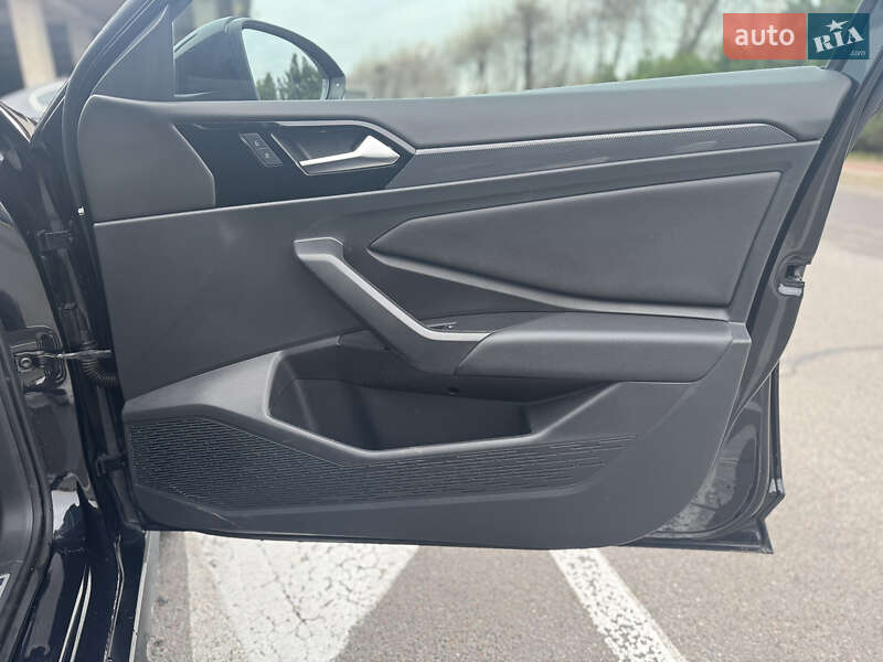 Седан Volkswagen Jetta 2018 в Киеве