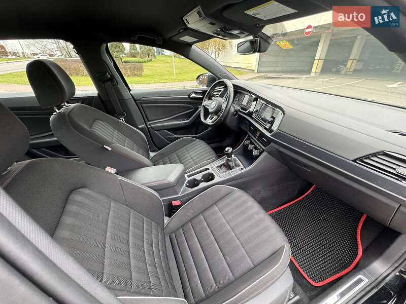 Седан Volkswagen Jetta 2018 в Киеве