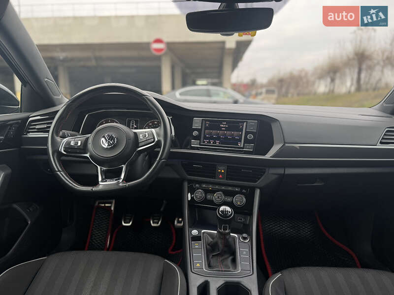 Седан Volkswagen Jetta 2018 в Киеве