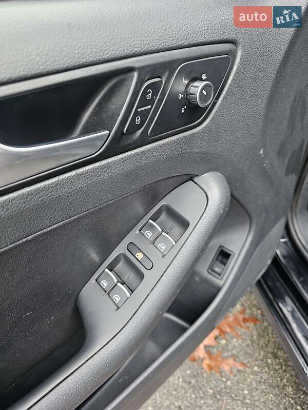 Седан Volkswagen Jetta 2013 в Києві