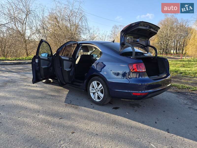 Седан Volkswagen Jetta 2012 в Дубні