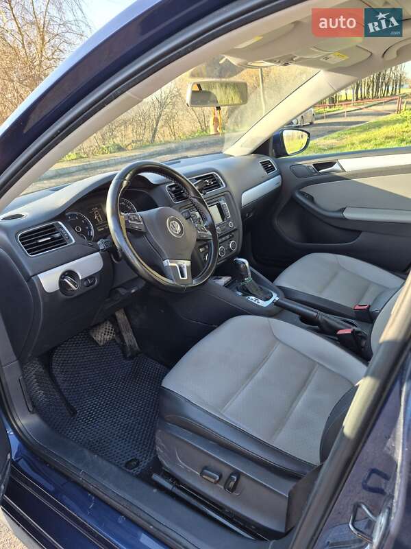 Седан Volkswagen Jetta 2012 в Дубні