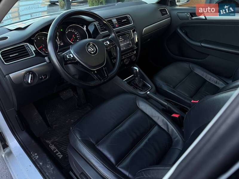 Седан Volkswagen Jetta 2017 в Ровно фото 34 Седан Volkswagen Jetta 2017 в Ровно