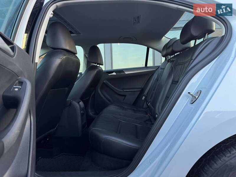 Седан Volkswagen Jetta 2017 в Ровно фото 47 Седан Volkswagen Jetta 2017 в Ровно