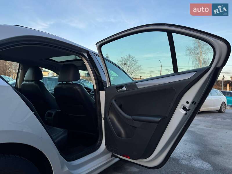 Седан Volkswagen Jetta 2017 в Ровно фото 58 Седан Volkswagen Jetta 2017 в Ровно