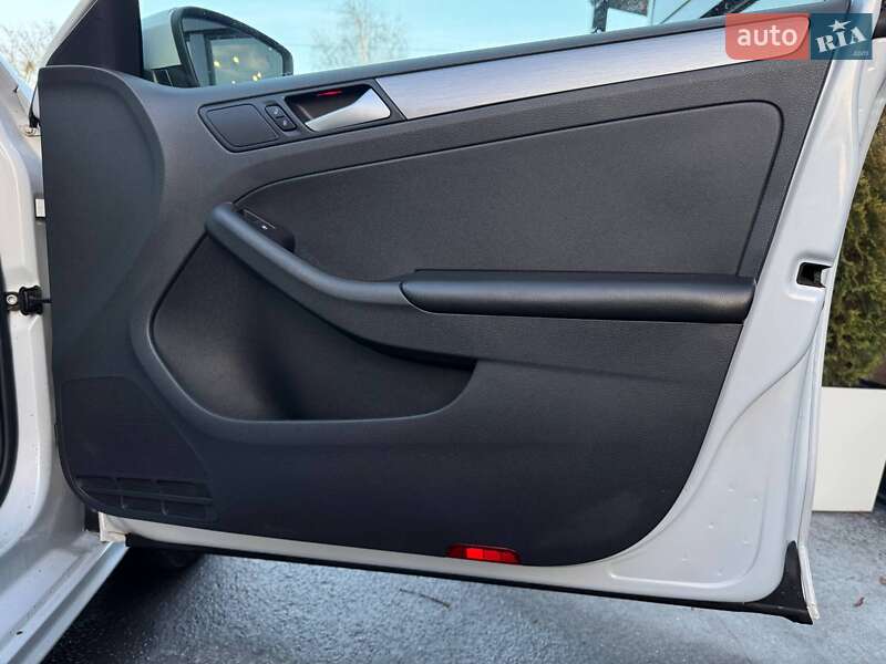 Седан Volkswagen Jetta 2017 в Ровно фото 66 Седан Volkswagen Jetta 2017 в Ровно