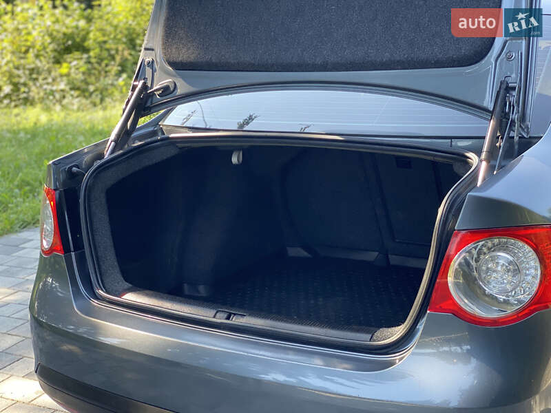 Седан Volkswagen Jetta 2007 в Старокостянтинові