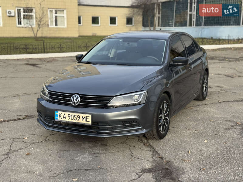 Седан Volkswagen Jetta 2016 в Киеве