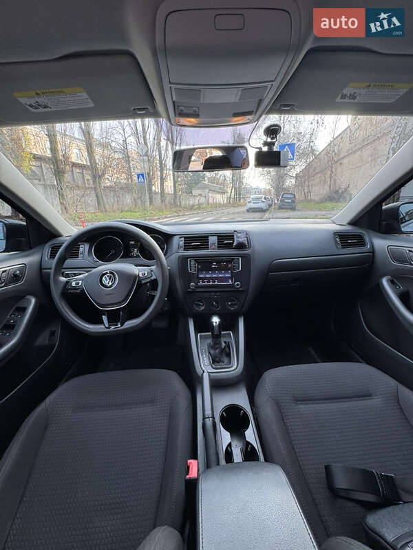 Седан Volkswagen Jetta 2016 в Киеве