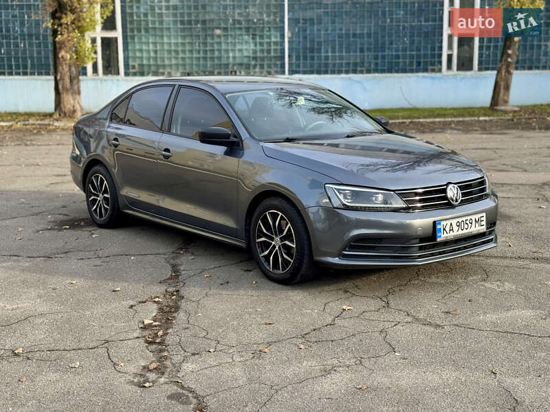Седан Volkswagen Jetta 2016 в Киеве