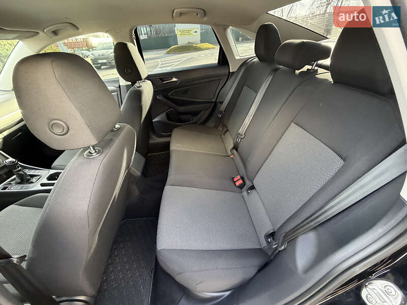 Седан Volkswagen Jetta 2021 в Києві